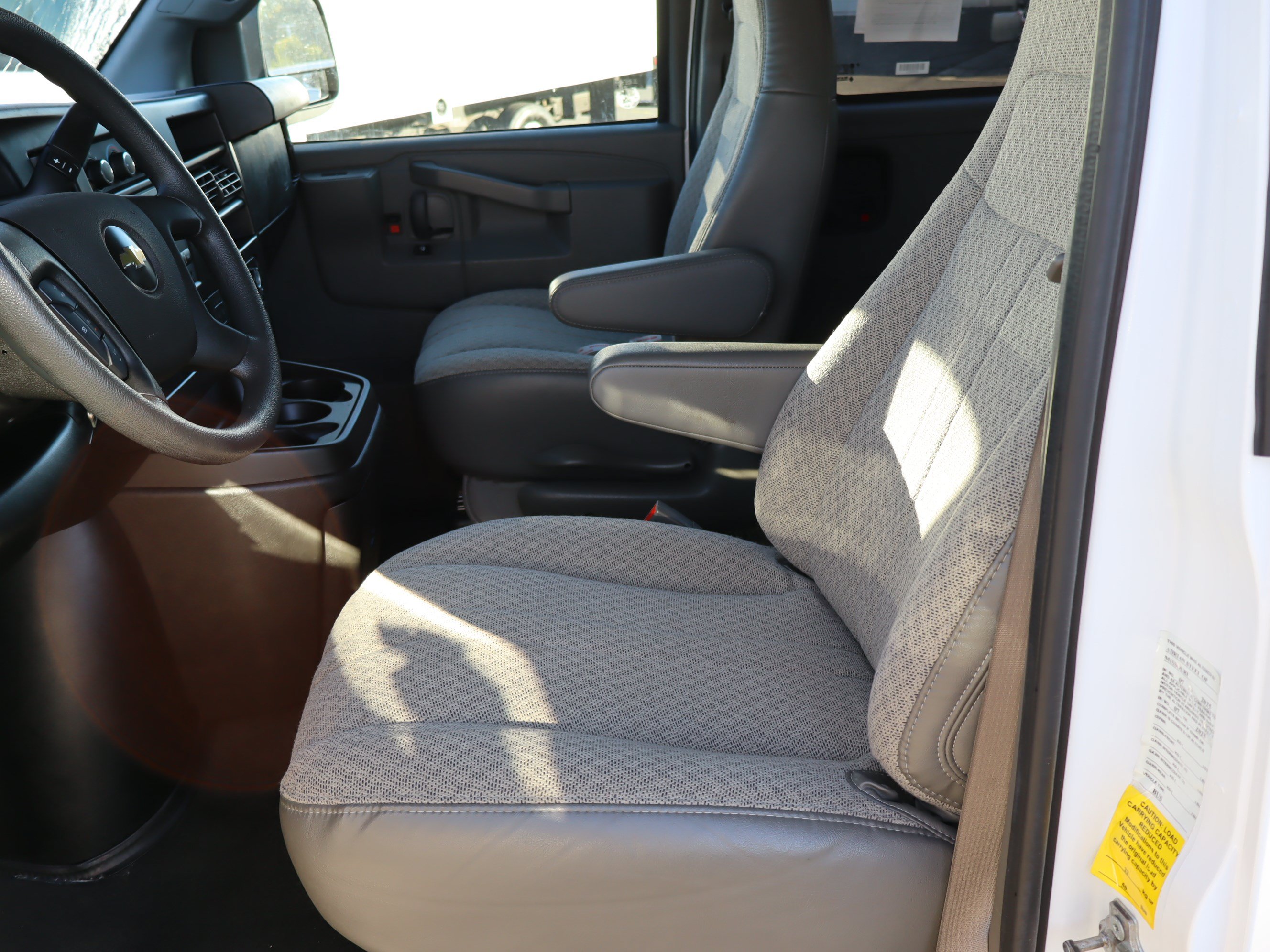 Used 2025 Chevrolet Express 3500 LT w/ LT Preferred Equipment Group RWD image 16