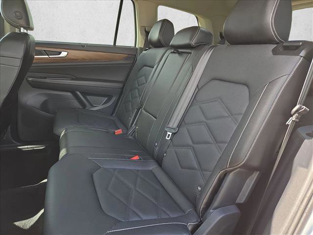 Used 2025 Volkswagen Atlas SE AWD/4WD image 17