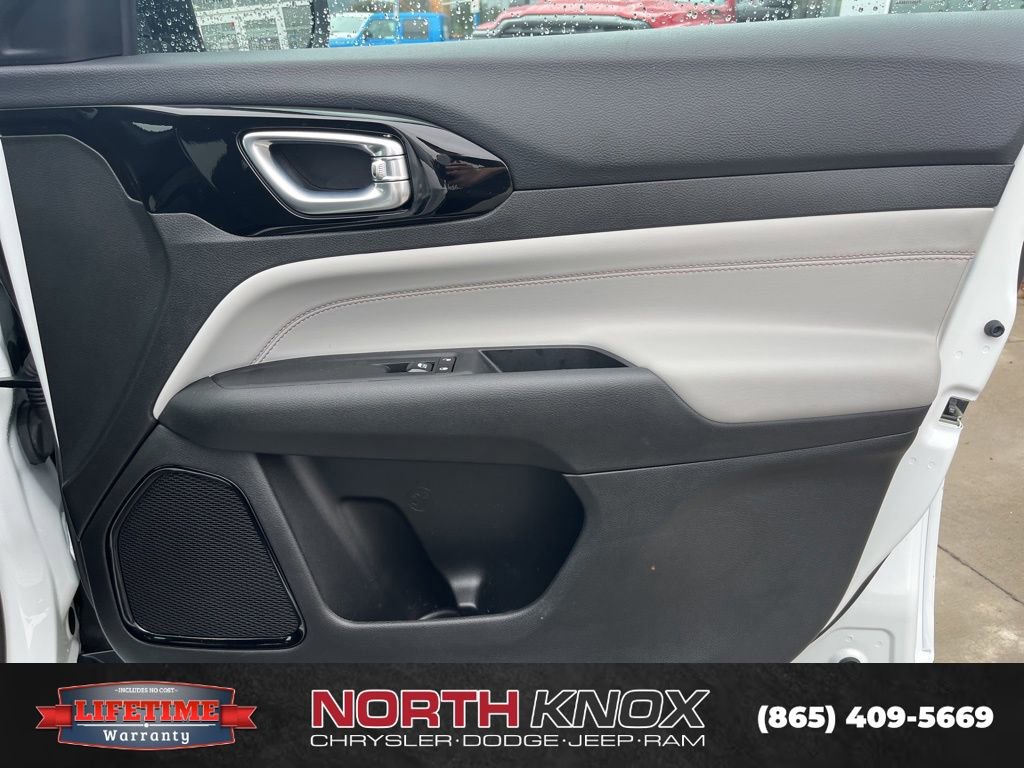 Used 2024 Jeep Compass Limited image 27