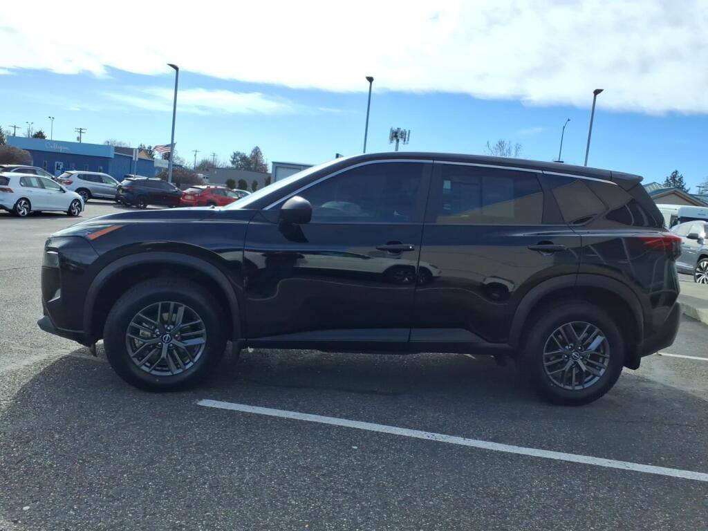 Used 2023 Nissan Rogue S image 5