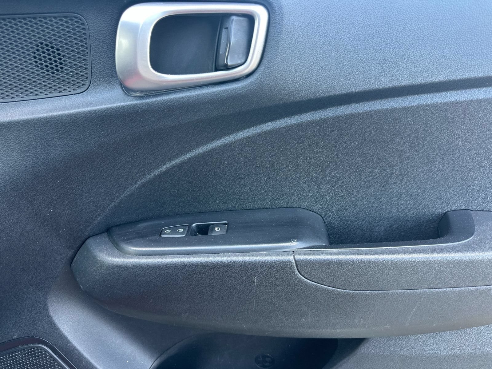 Used 2023 Hyundai Venue SEL FWD image 19
