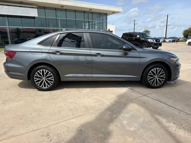 Used 2019 Volkswagen Jetta SE w/ Cold Weather Package FWD image 5