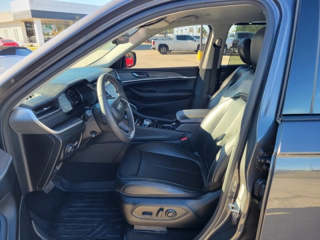 Used 2023 Jeep Grand Cherokee L Limited w/ Luxury Tech Group II image 11