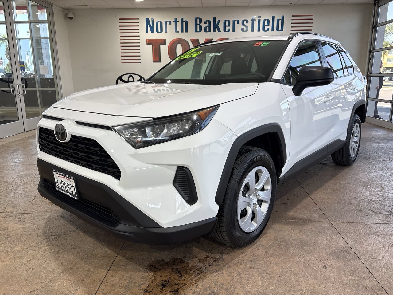Used 2019 Toyota RAV4 LE FWD image 6