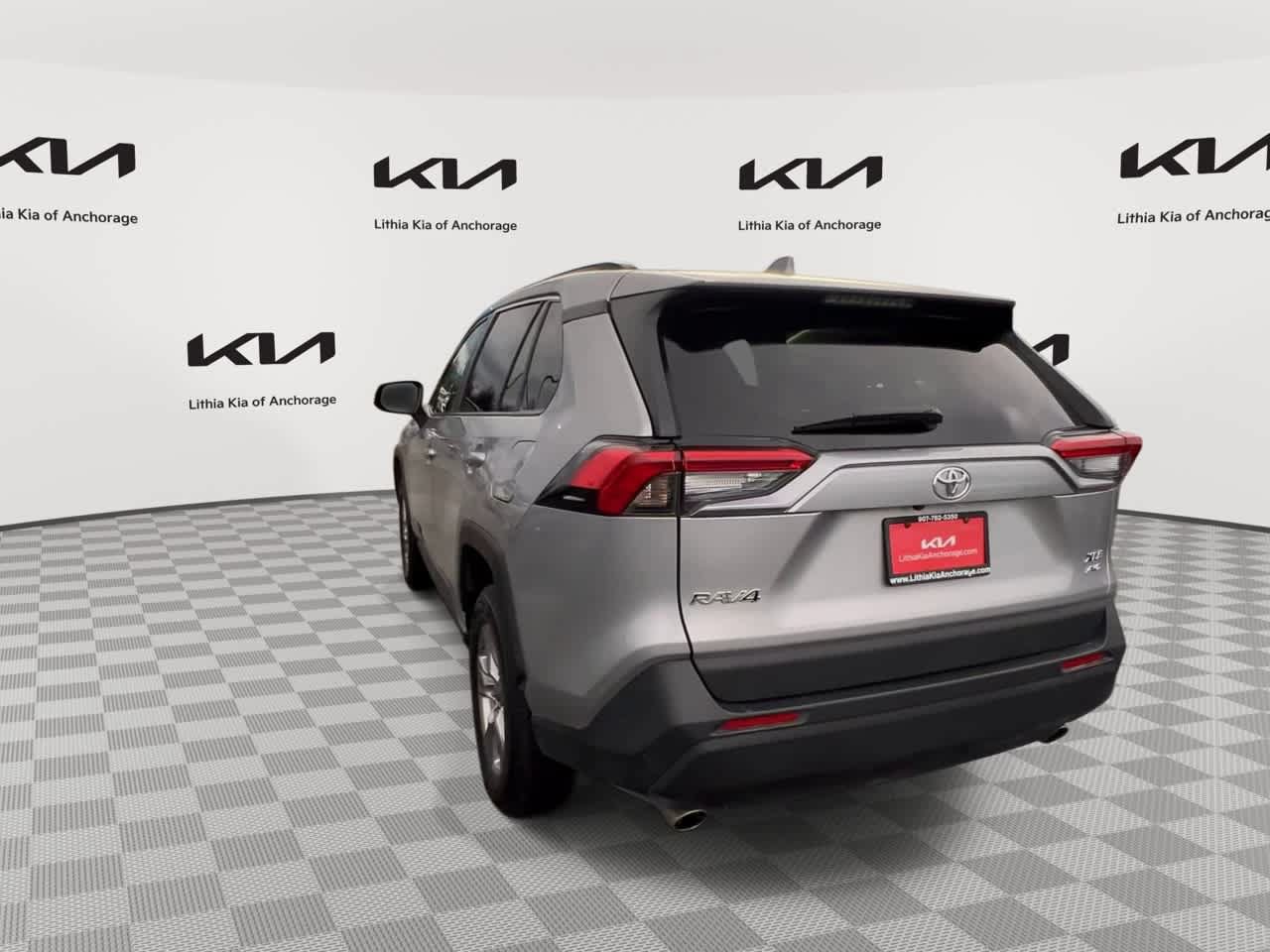 Used 2025 Toyota RAV4 XLE AWD/4WD image 6