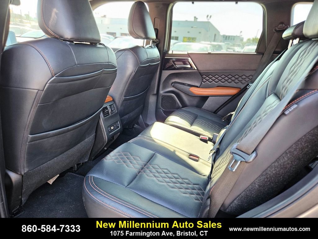 Used 2022 Mitsubishi Outlander GT image 16