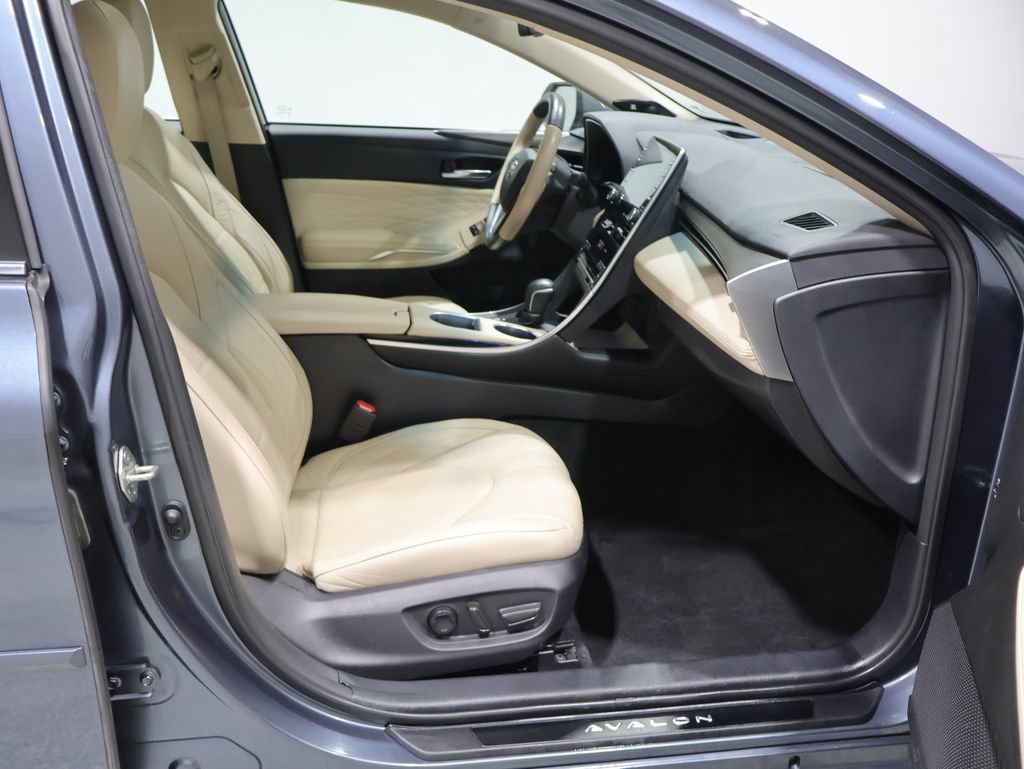 Used 2020 Toyota Avalon Limited w/ All Weather Liner Package FWD image 22