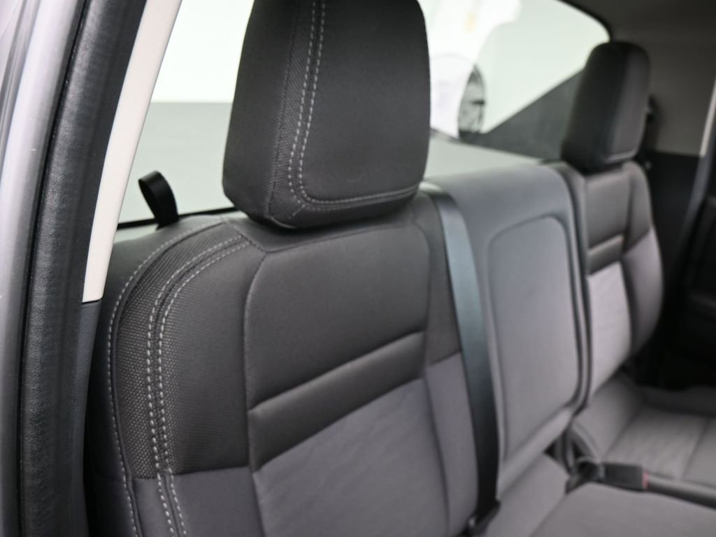 Used 2024 Nissan Frontier SV image 33