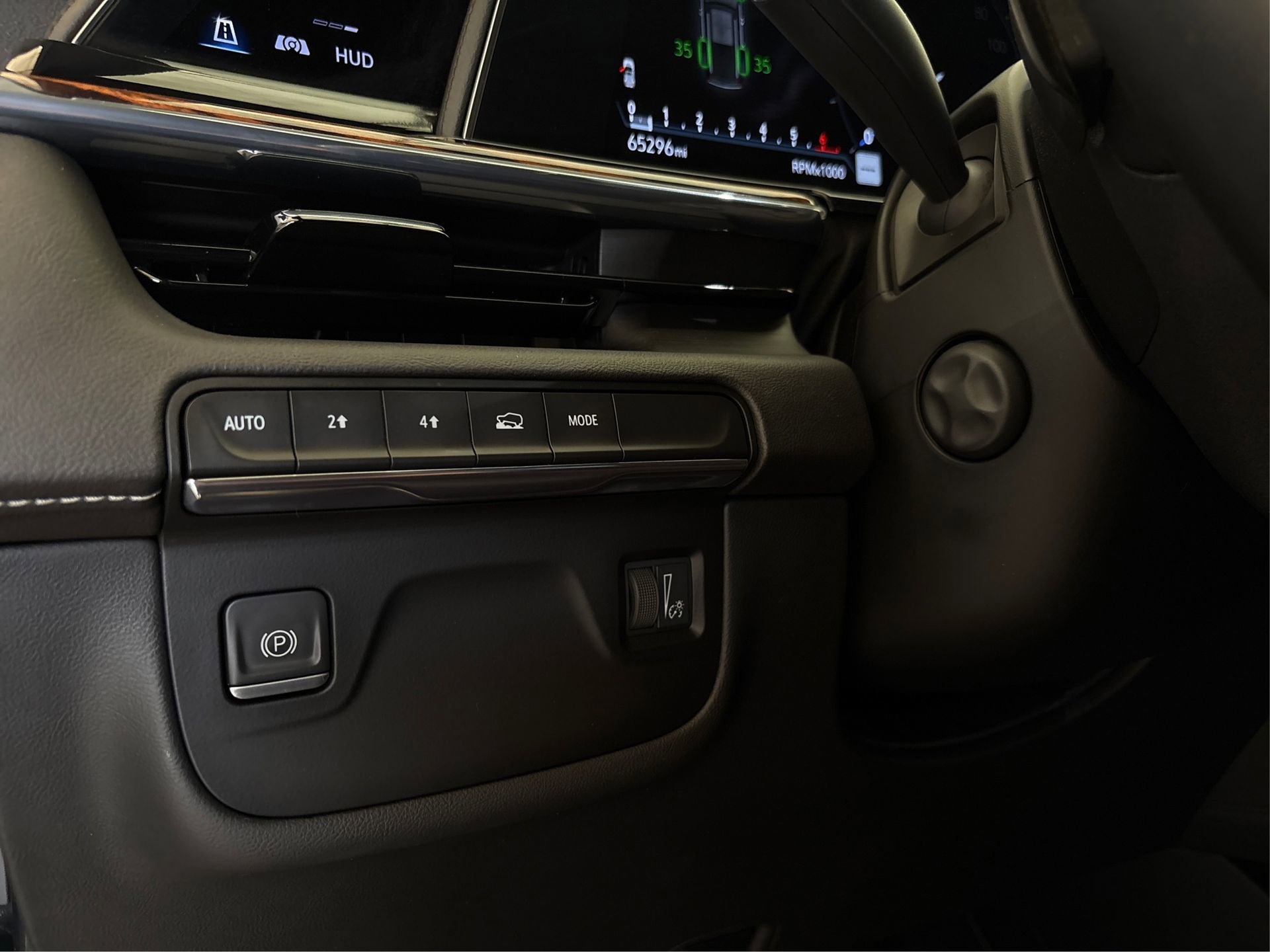 Used 2022 Cadillac Escalade Premium Luxury image 20