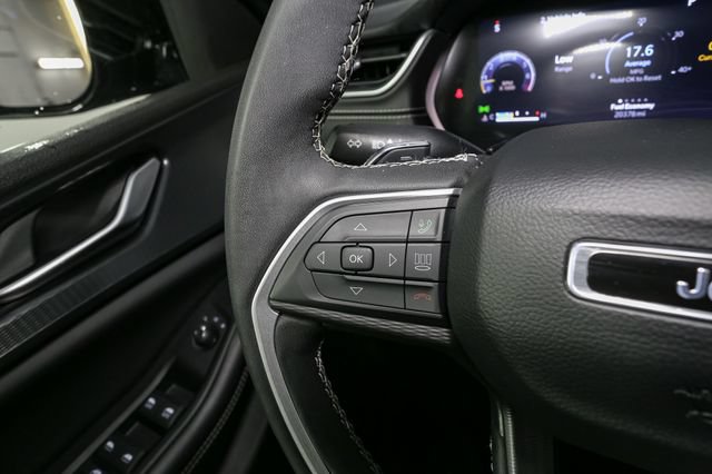 Used 2023 Jeep Grand Cherokee Altitude AWD/4WD image 32