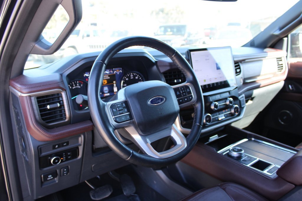 Used 2024 Ford Expedition Limited image 11
