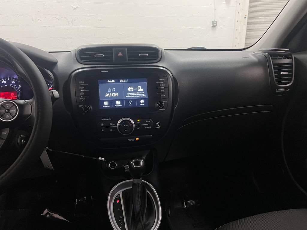 Used 2018 Kia Soul + FWD image 17