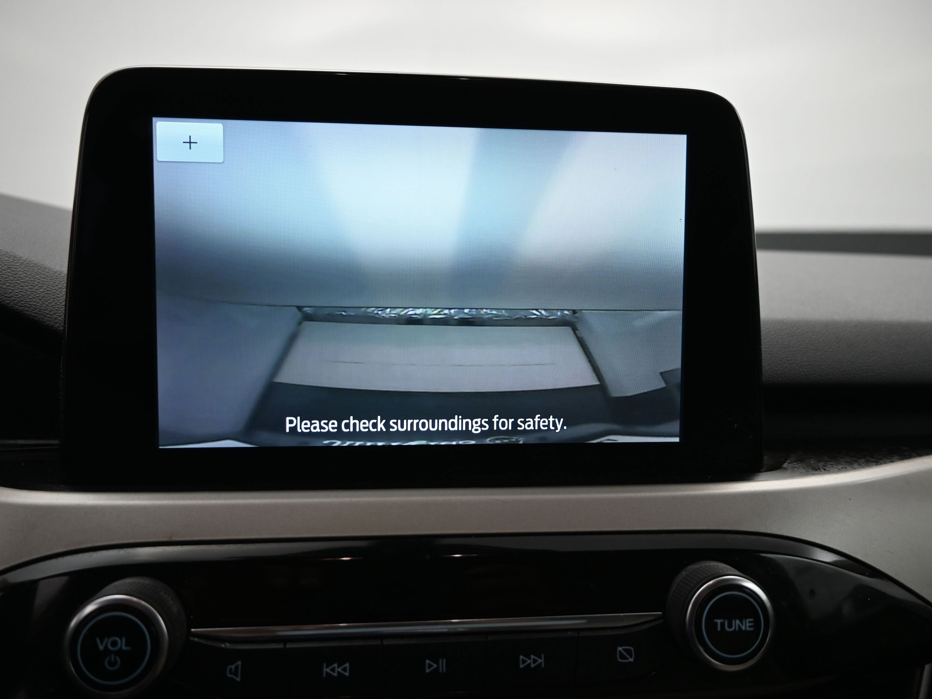 Used 2020 Ford Escape SE image 12