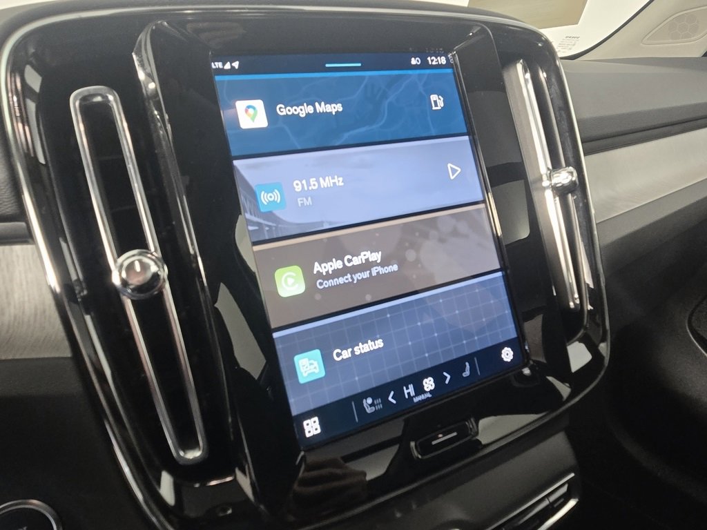 Certified 2025 Volvo XC40 B5 Core image 24