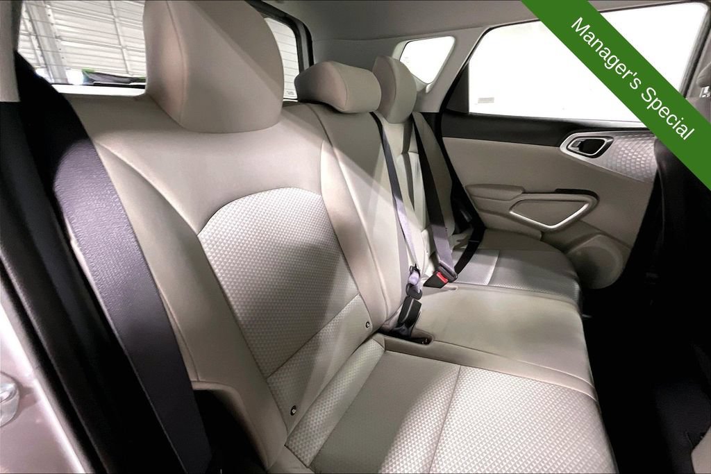 Used 2025 Kia Soul LX w/ LX Technology Package FWD image 31