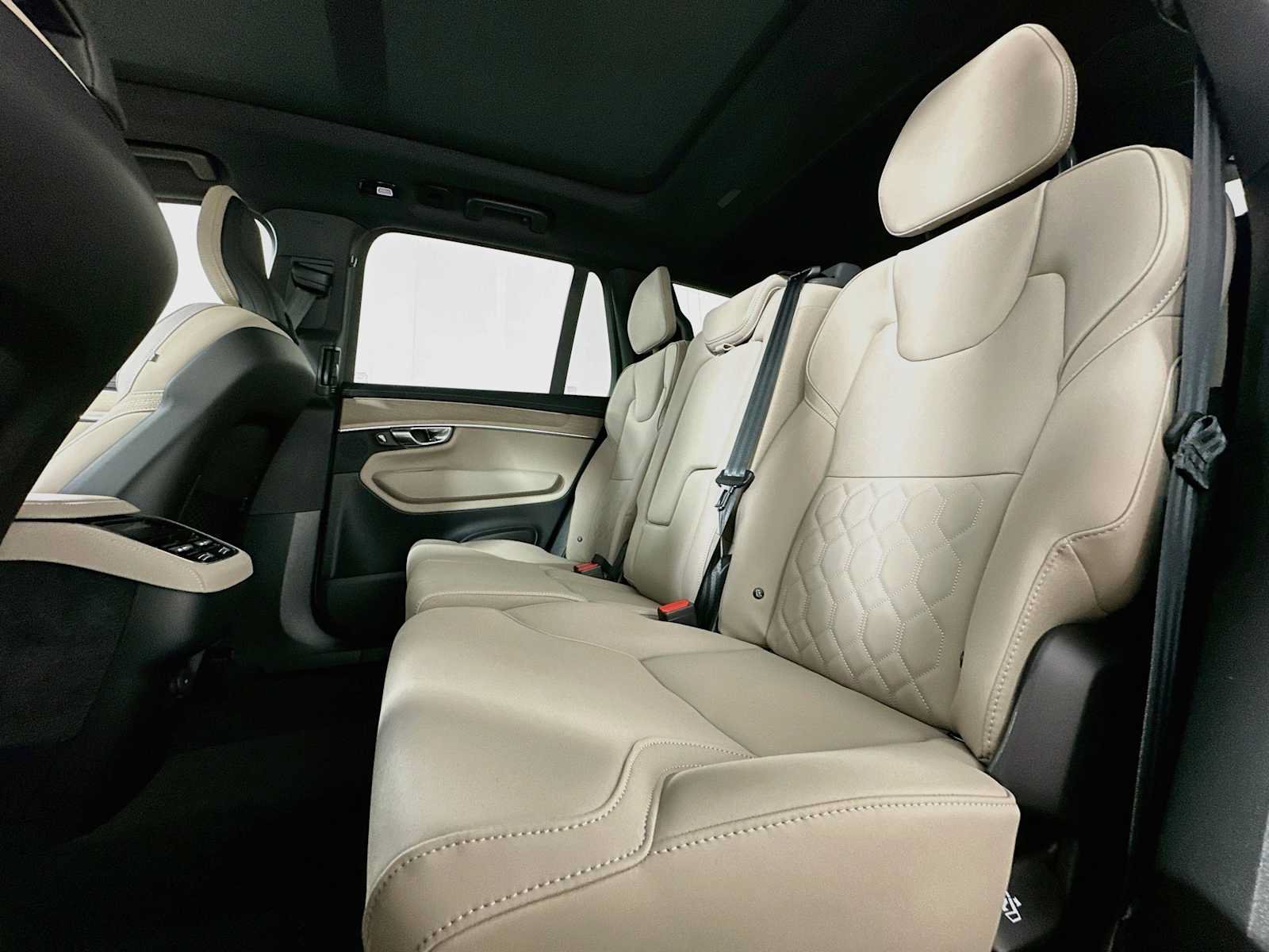 New 2026 Volvo XC90 B5 Plus w/ Protection Package AWD/4WD image 22