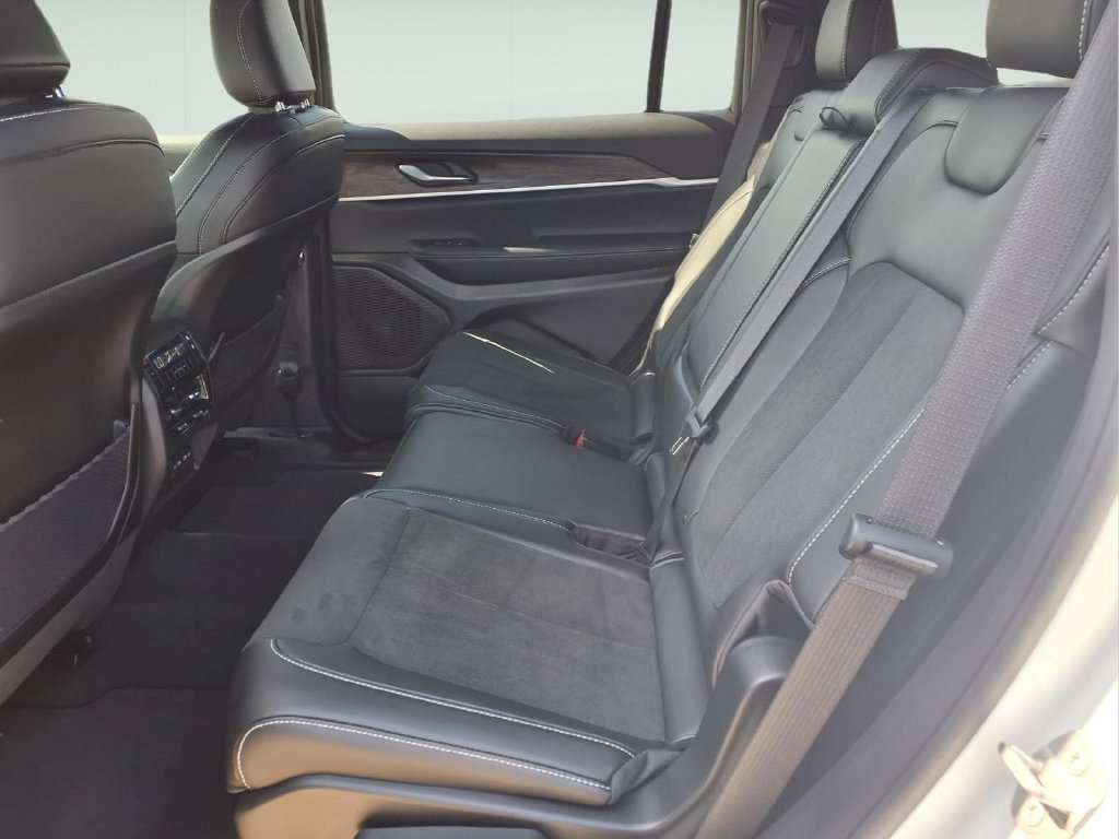 New 2026 Jeep Grand Cherokee L 2WD image 11
