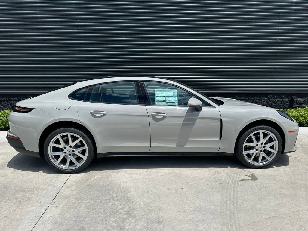 Used 2025 Porsche Panamera image 8