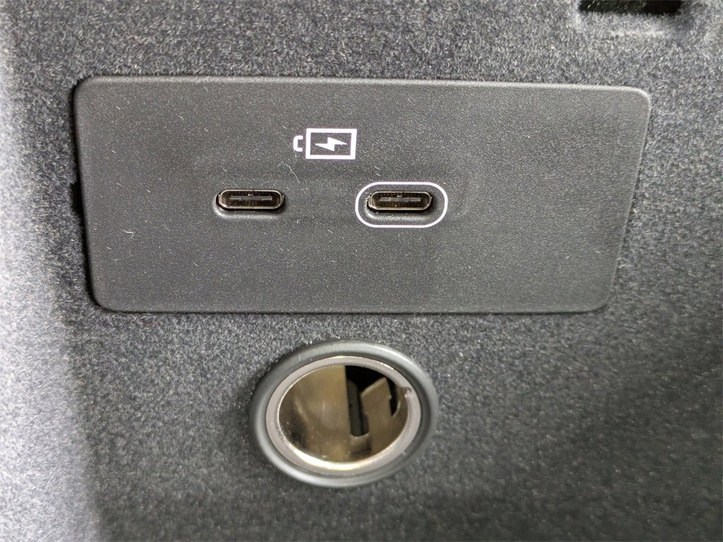 Certified 2026 Volvo XC90 B6 Plus w/ Protection Package Premier image 33