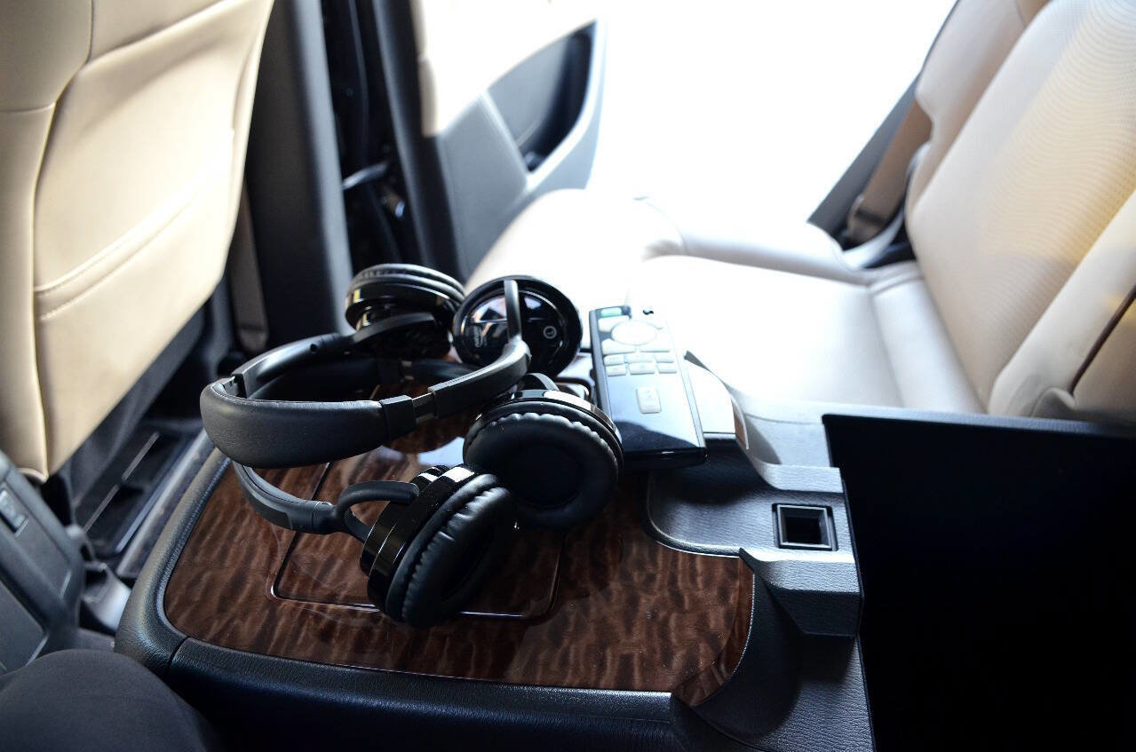 Used 2017 Nissan Armada Platinum w/ Captain Seat Package image 18