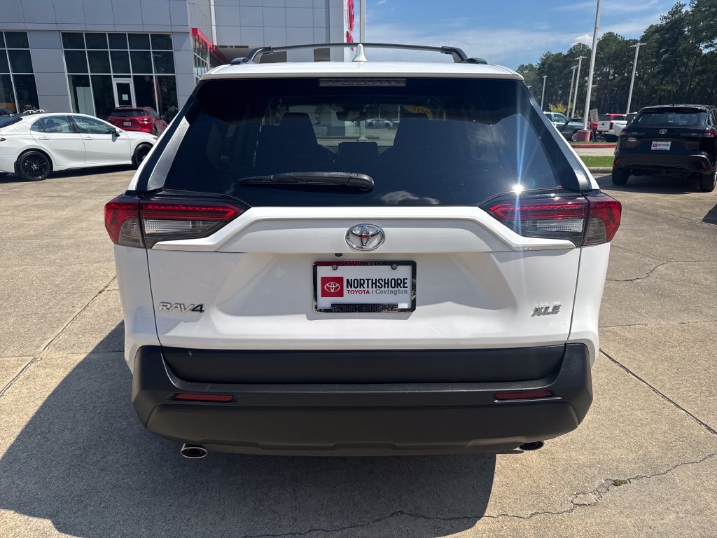 Used 2023 Toyota RAV4 XLE w/ Convenience Package FWD image 5