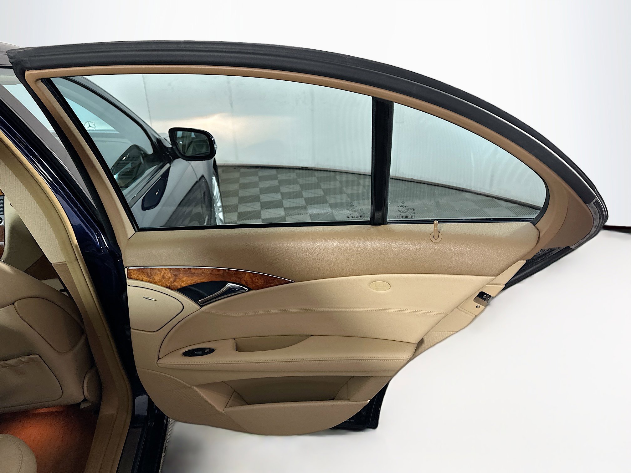 Used 2008 Mercedes-Benz E 350 4MATIC Sedan image 28