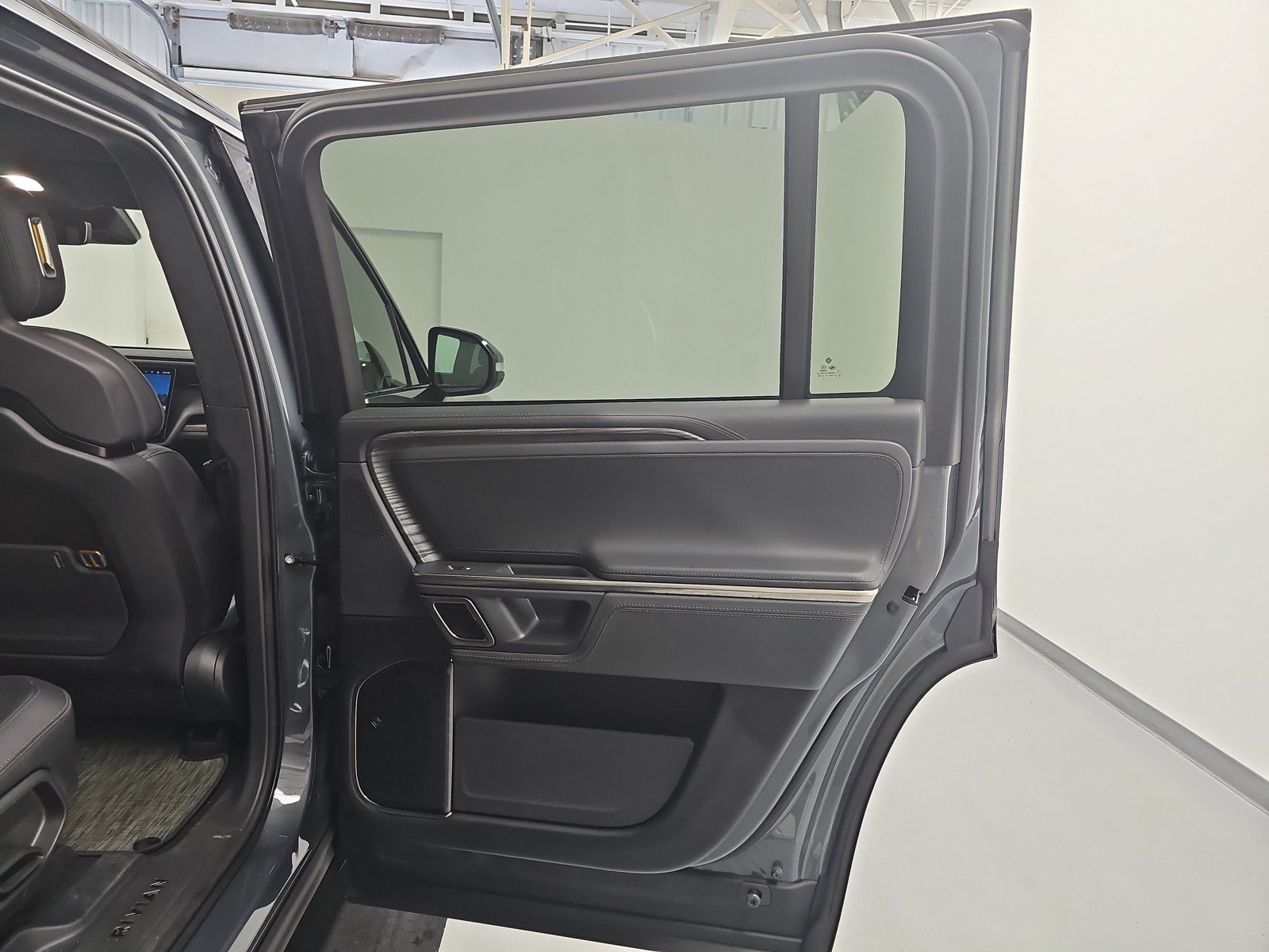 Used 2024 Rivian R1S Adventure AWD/4WD image 19