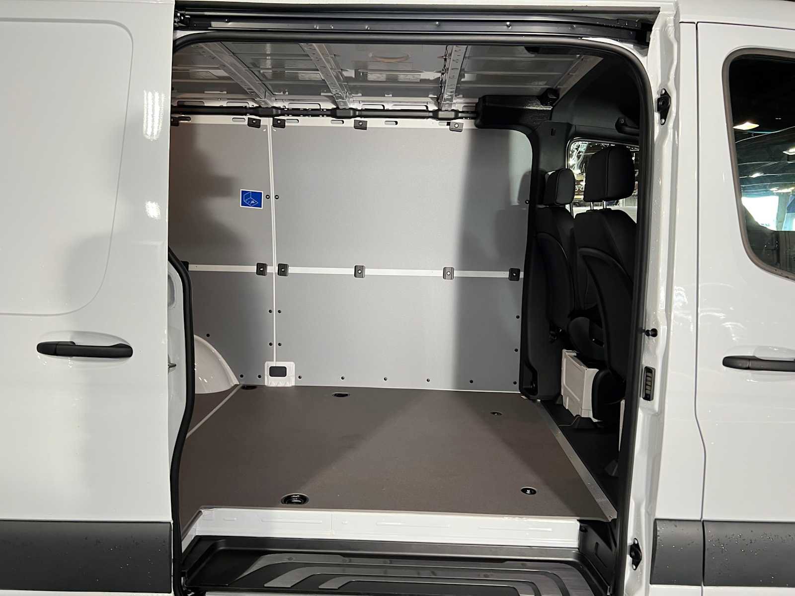 Used 2025 Mercedes-Benz Sprinter 2500 image 13
