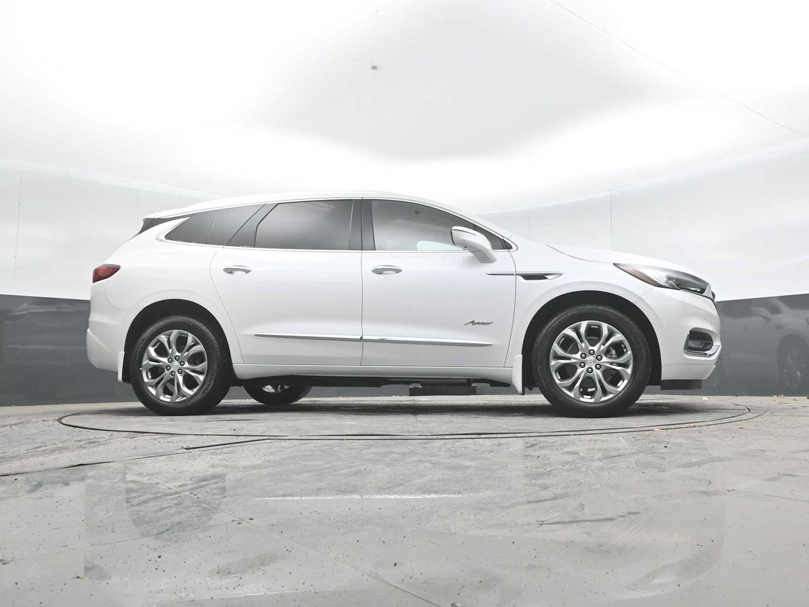 Used 2021 Buick Enclave Avenir w/ Avenir Technology Package AWD/4WD image 30