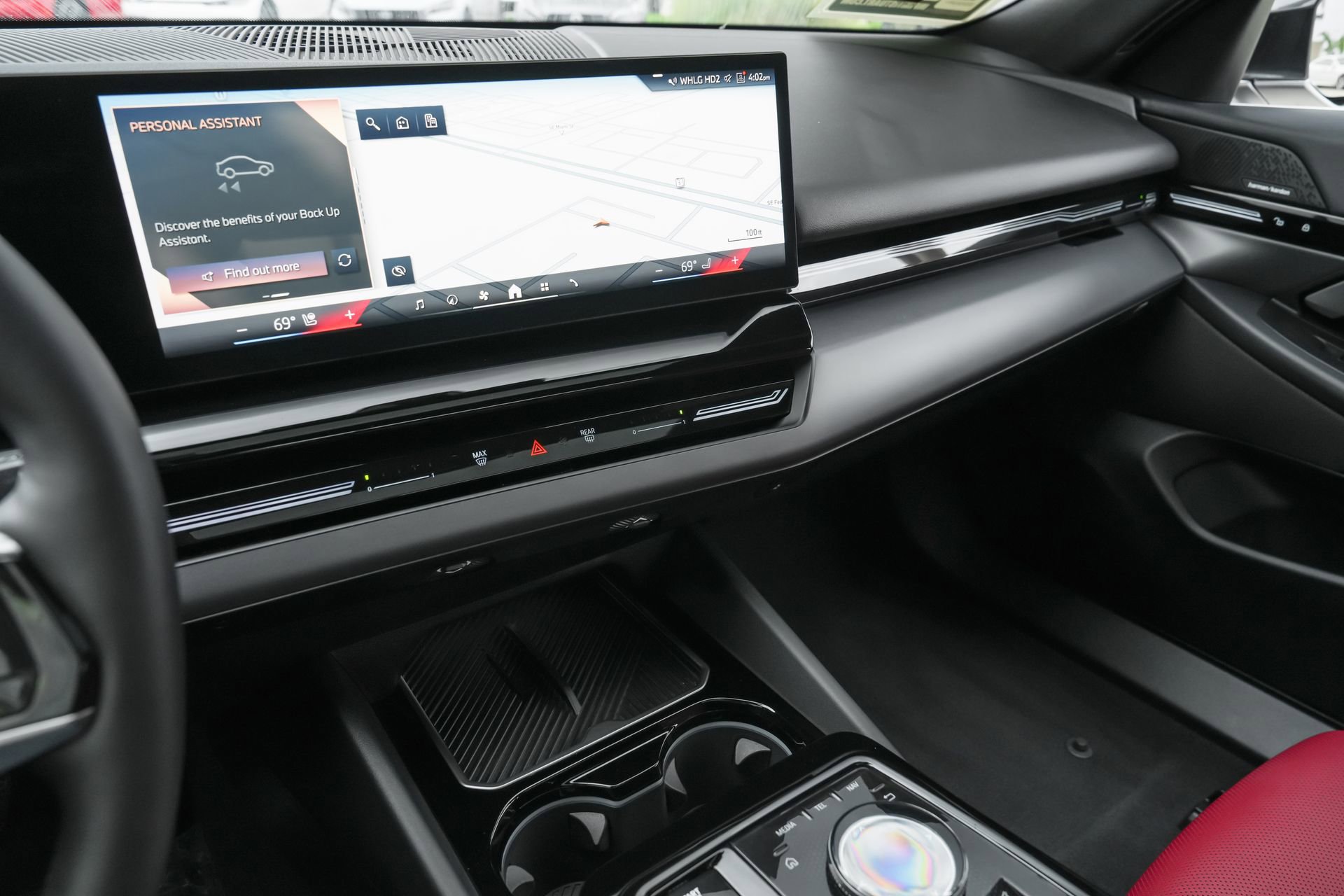 Used 2024 BMW 530i w/ M Sport Package image 11