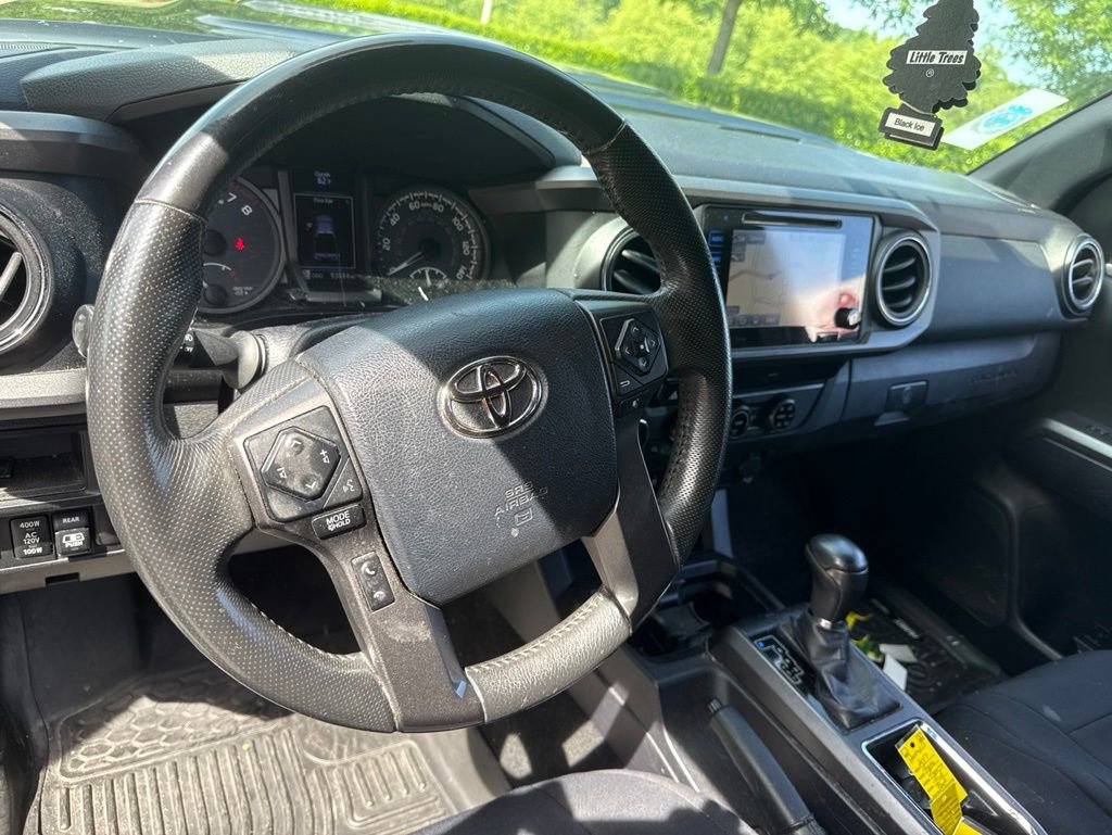 Used 2017 Toyota Tacoma TRD Sport w/ Tow Package AWD/4WD image 9