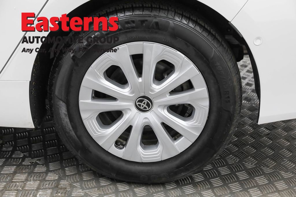 Used 2022 Toyota Prius LE image 31