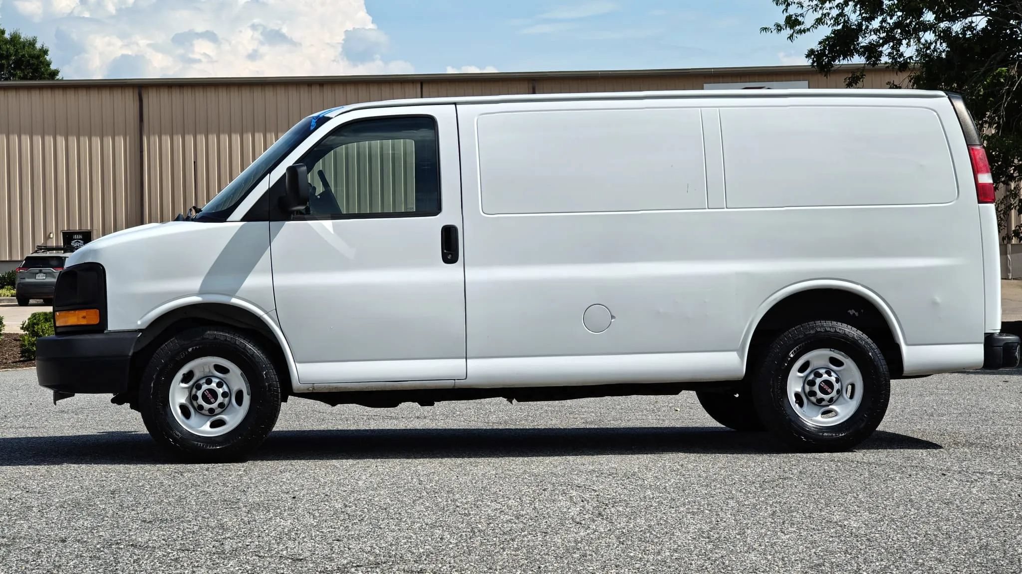 Used 2015 GMC Savana 2500 RWD image 9