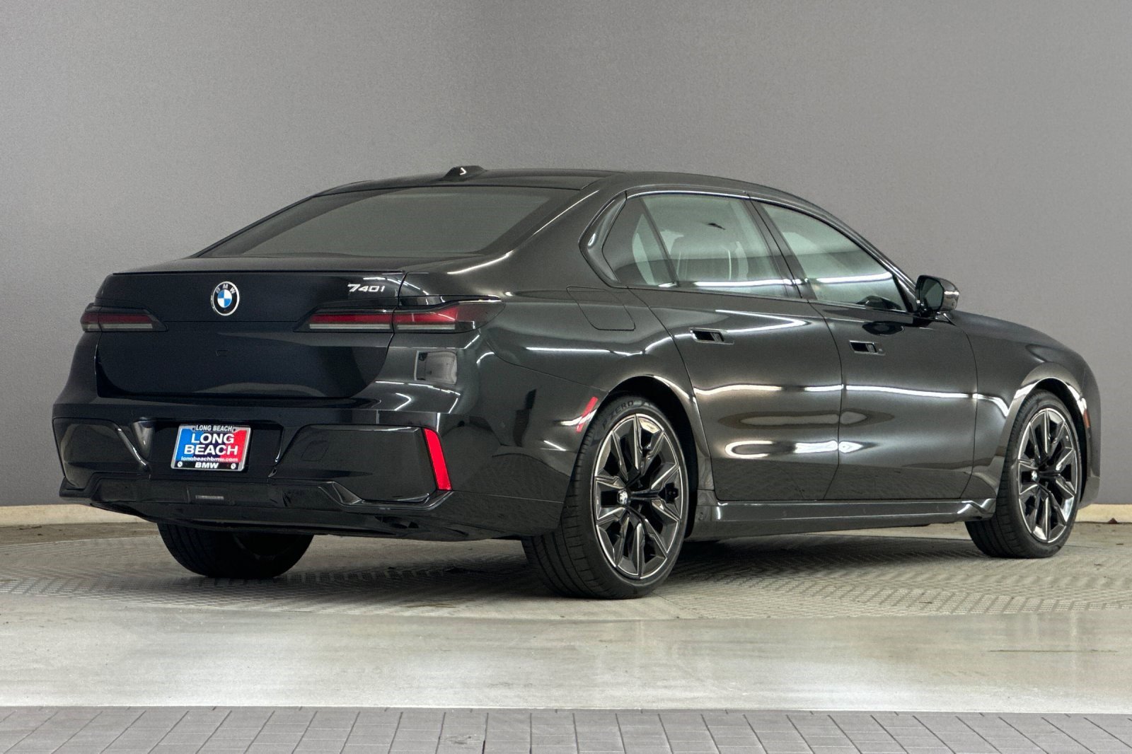 Used 2023 BMW 740i image 8
