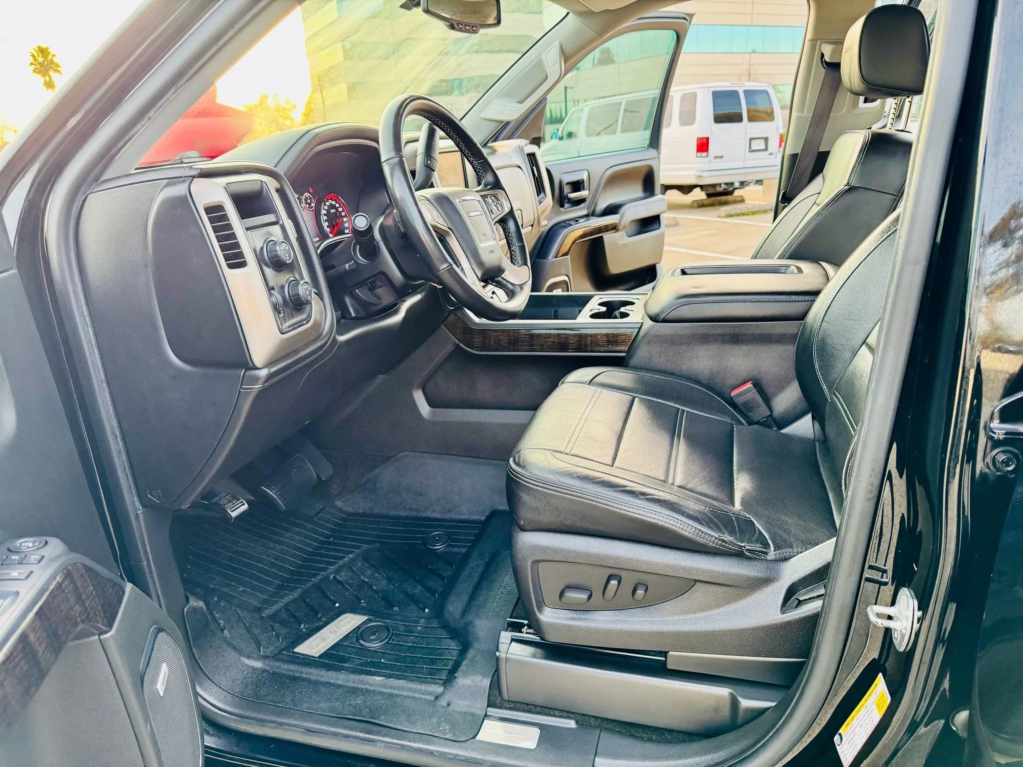 Used 2014 GMC Sierra 1500 Denali image 23