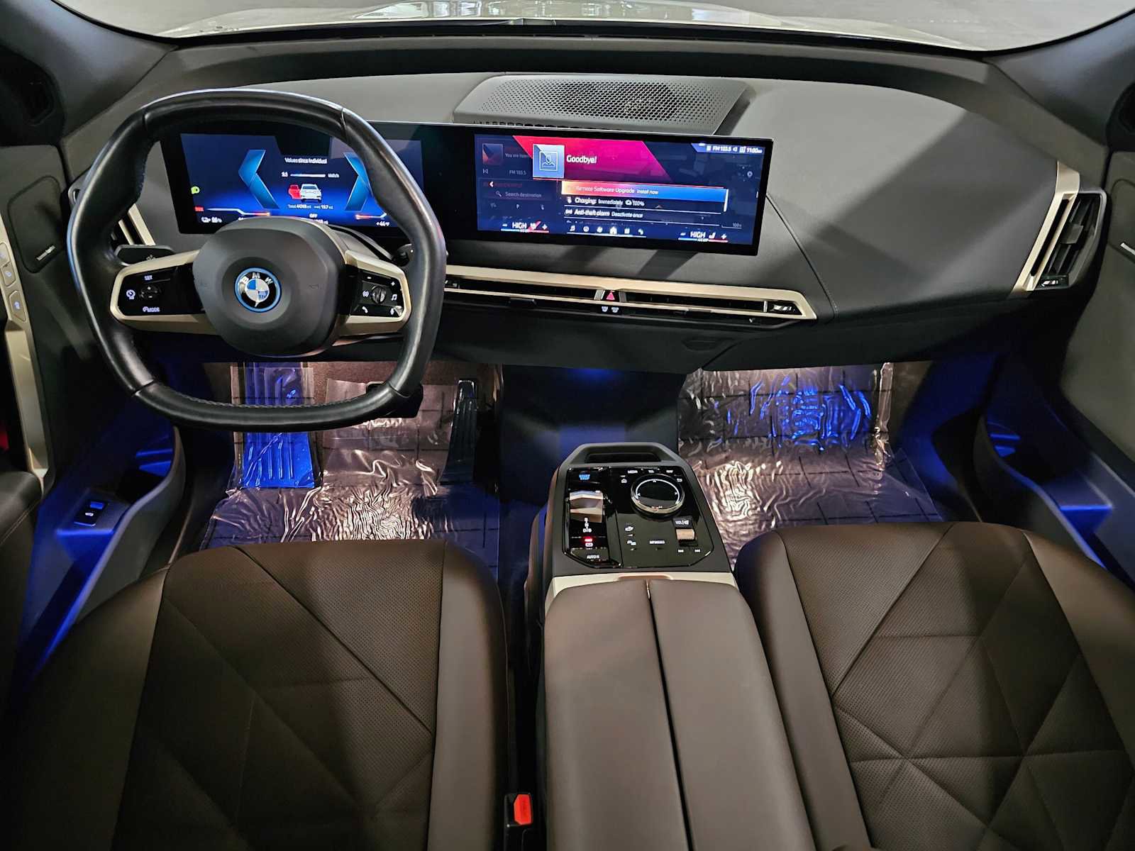 Used 2024 BMW iX xDrive50 w/ Premium Package image 9