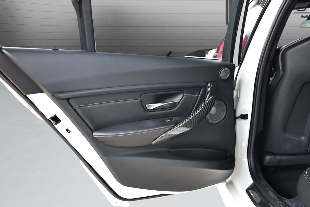 Used 2016 BMW M3 RWD image 47