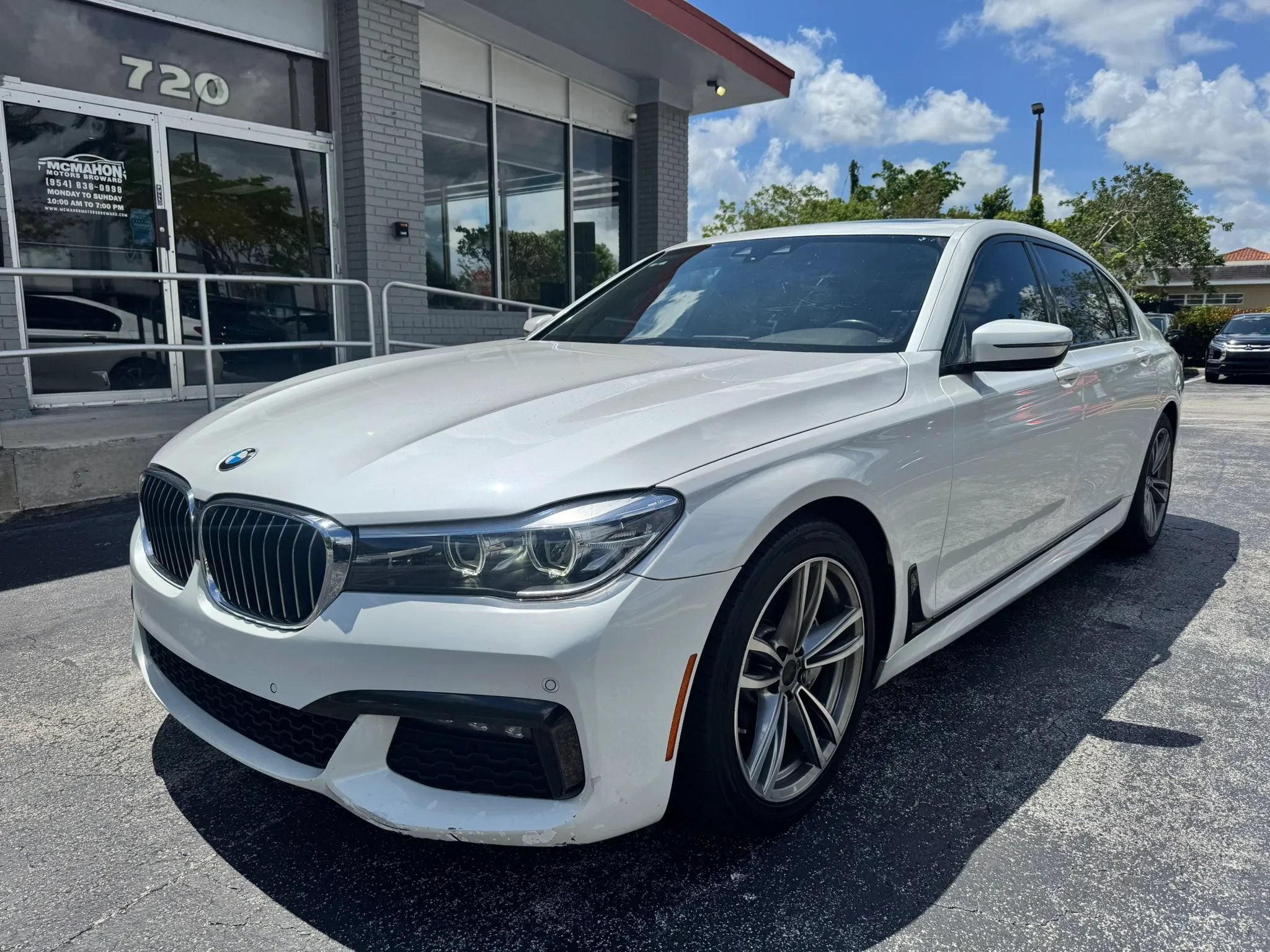 Used 2019 BMW 740i w/ M Sport Package RWD image 1