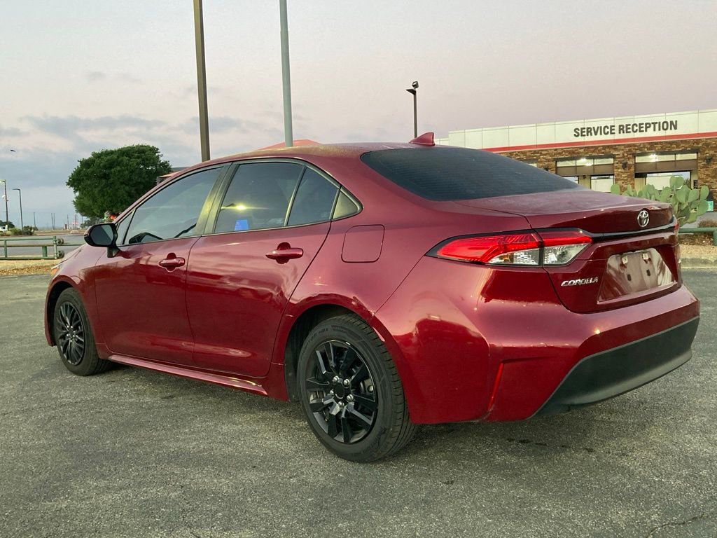 Used 2023 Toyota Corolla LE image 6