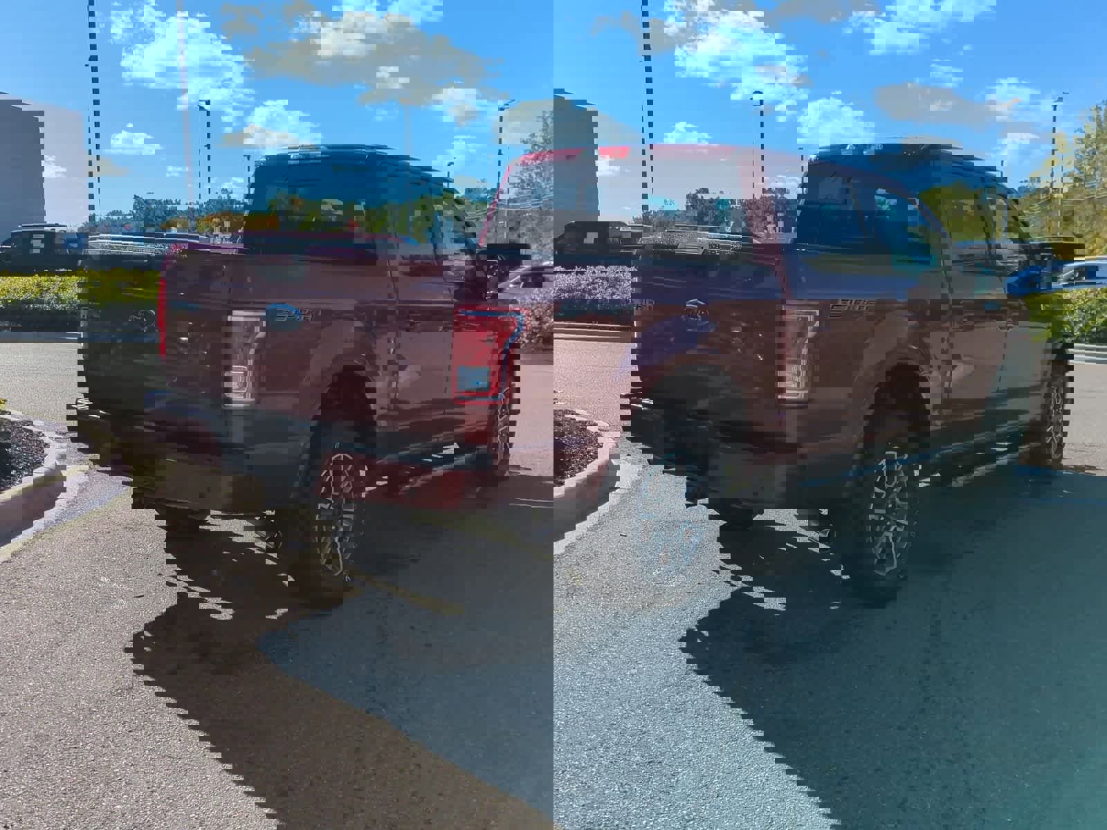 Used 2017 Ford F150 XLT w/ Equipment Group 302A Luxury image 8