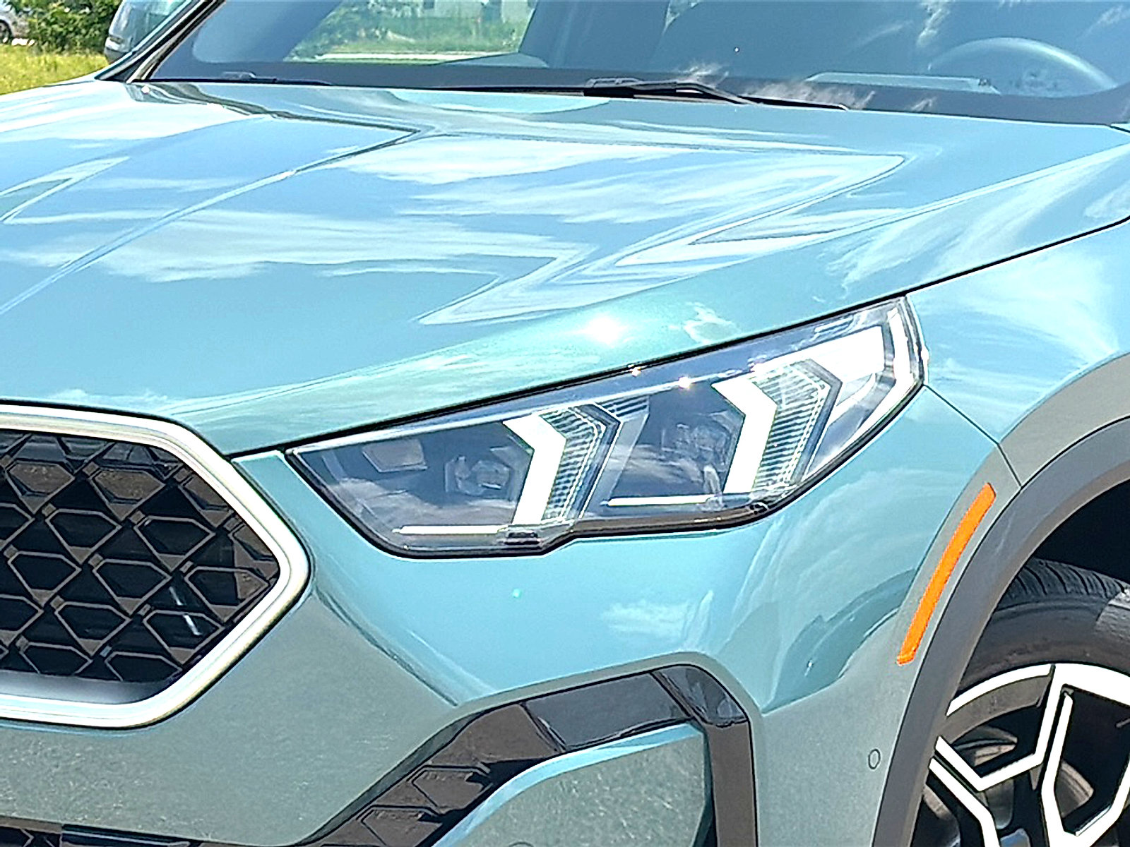 New 2026 BMW X2 xDrive28i w/ Technology Package AWD/4WD image 4