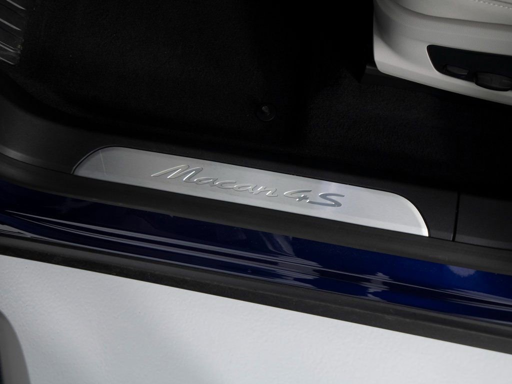 Certified 2025 Porsche Macan 4S Electric image 22