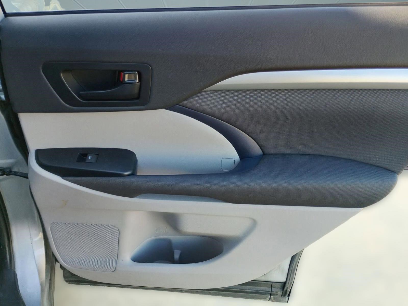 Used 2019 Toyota Highlander LE image 16