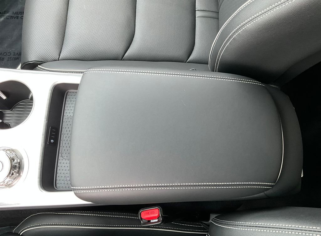 Used 2026 Genesis Electrified GV70 image 40