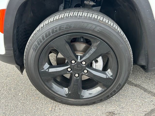 Used 2023 Jeep Grand Cherokee Altitude image 12