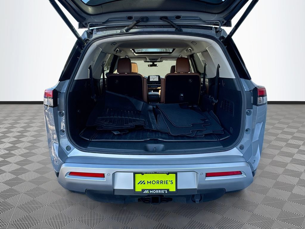 Used 2025 Nissan Pathfinder Platinum image 27