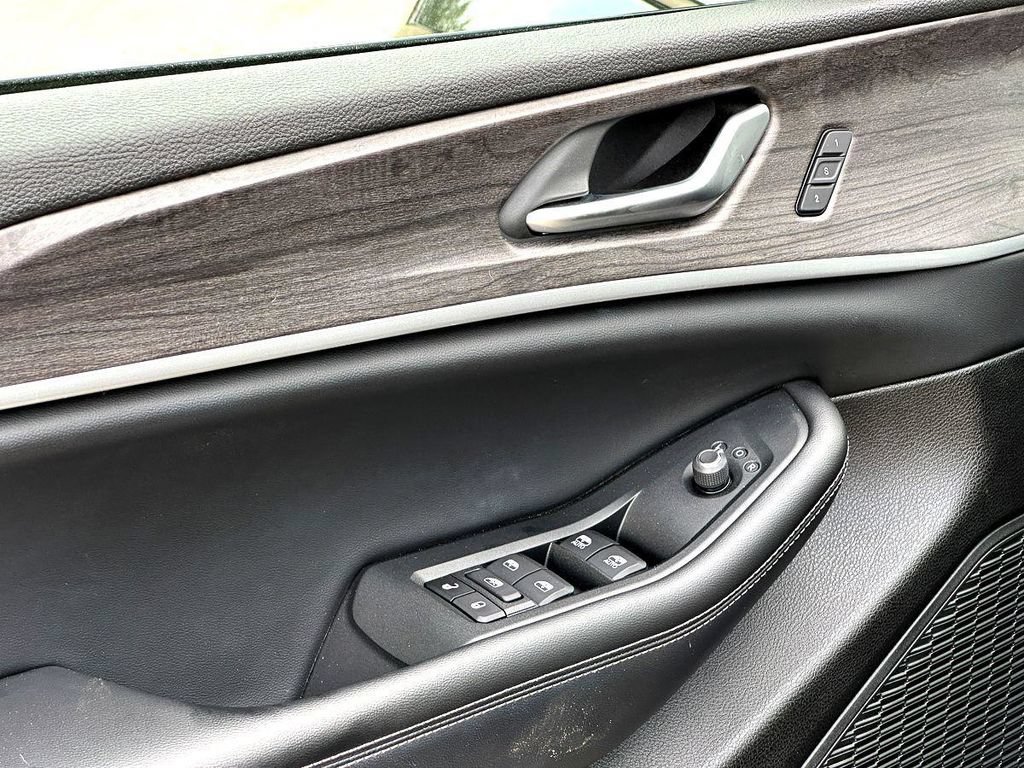 Used 2023 Jeep Grand Cherokee L Limited w/ Luxury Tech Group II RWD image 10