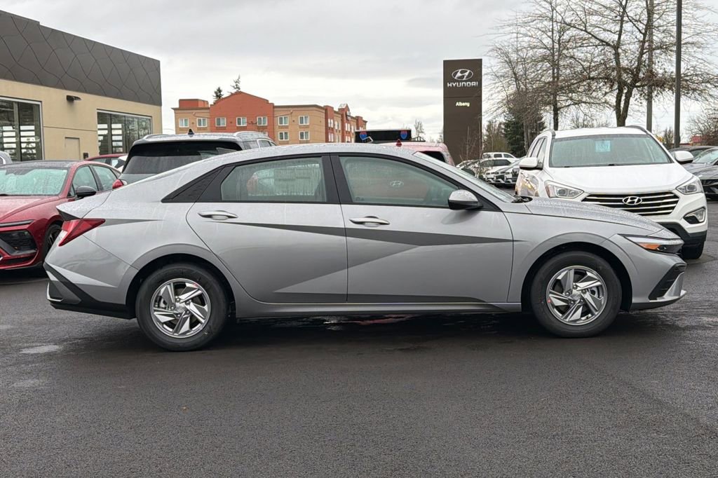 New 2026 Hyundai Elantra SE image 4