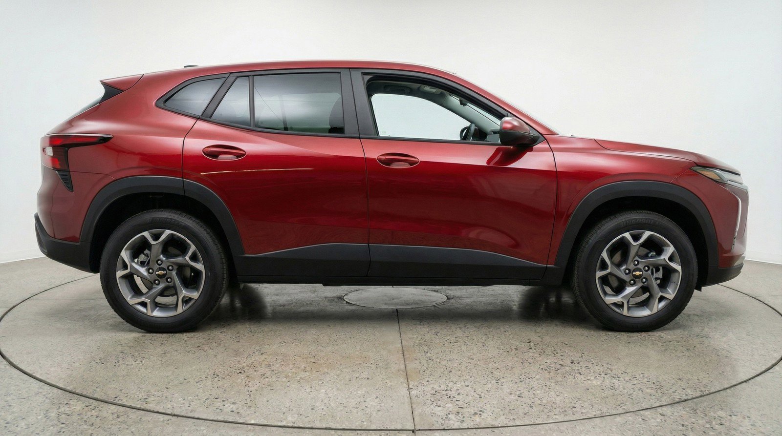 Used 2025 Chevrolet Trax LT image 11