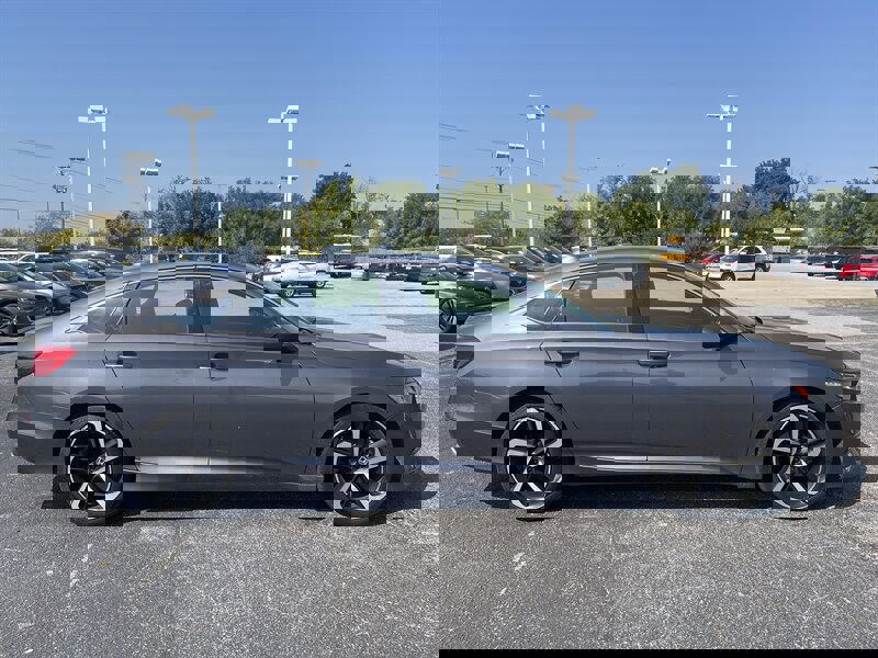 Used 2018 Honda Accord Sport image 2